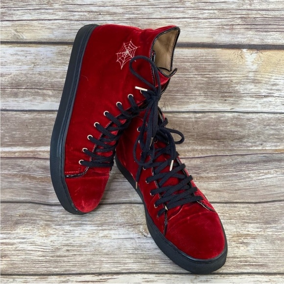 🐾✨ CHARLOTTE OLYMPIA “Purrfect” Red Velvet High-Top Sneakers – Size 8.5 ✨🐾 - Picture 4 of 10